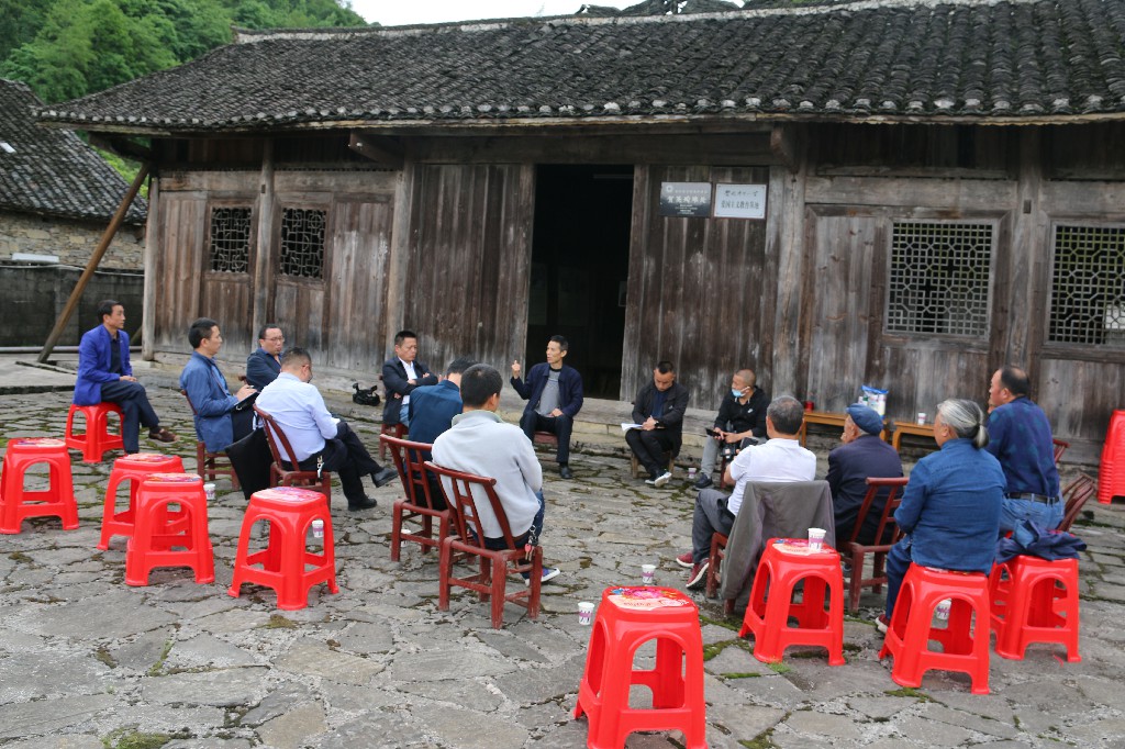 院壩協(xié)商聚共識(shí)，革命文物煥新輝——鶴峰縣政協(xié)創(chuàng)新推動(dòng)革命文物保護(hù)傳承工作